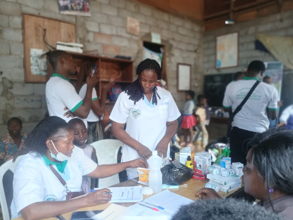 Infographic showing that 8 out of 10 orphans in Cameroon lack medical care